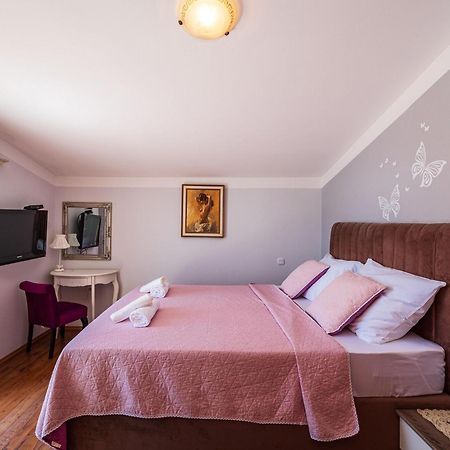 Beautiful Holiday Home With Private Pool, Nice Garden With Relax Area, Taverne 马斯莱尼察 外观 照片